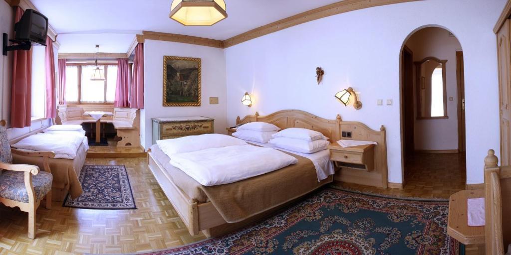 Hotel Dolomiti Madonna Ortisei Phòng bức ảnh