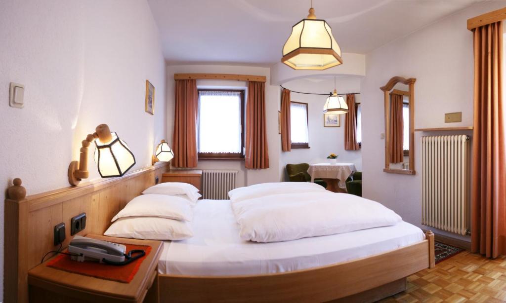 Hotel Dolomiti Madonna Ortisei Phòng bức ảnh