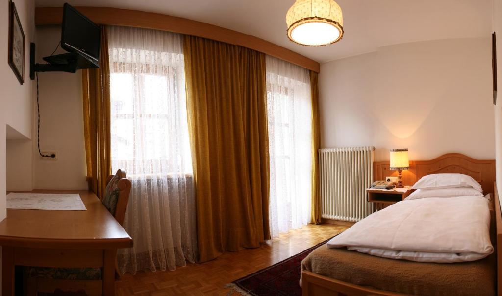 Hotel Dolomiti Madonna Ortisei Phòng bức ảnh