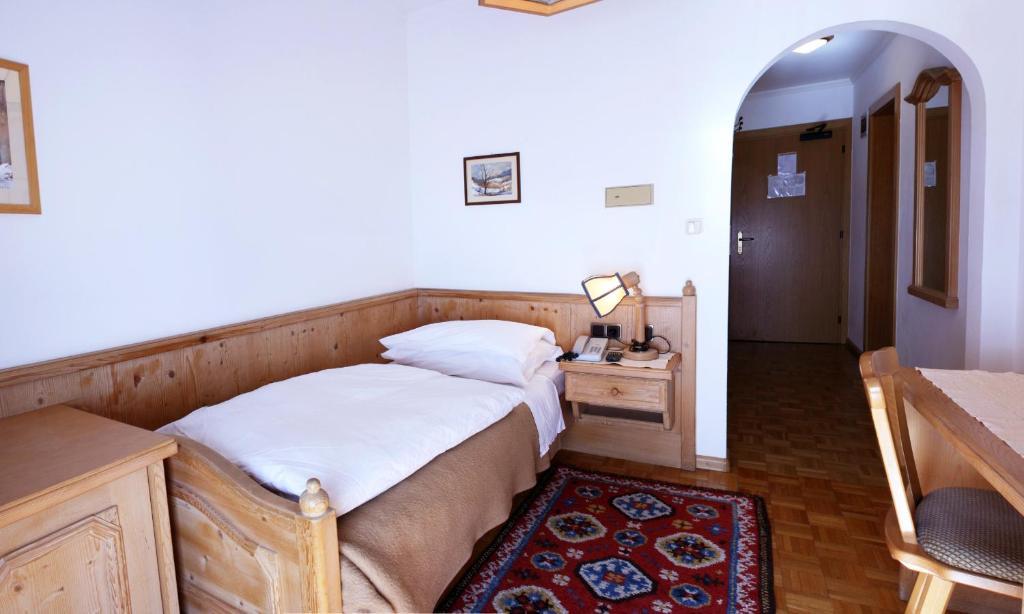 Hotel Dolomiti Madonna Ortisei Phòng bức ảnh