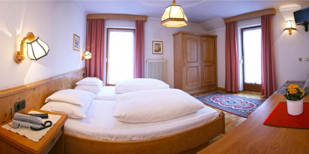 Hotel Dolomiti Madonna Ortisei Phòng bức ảnh