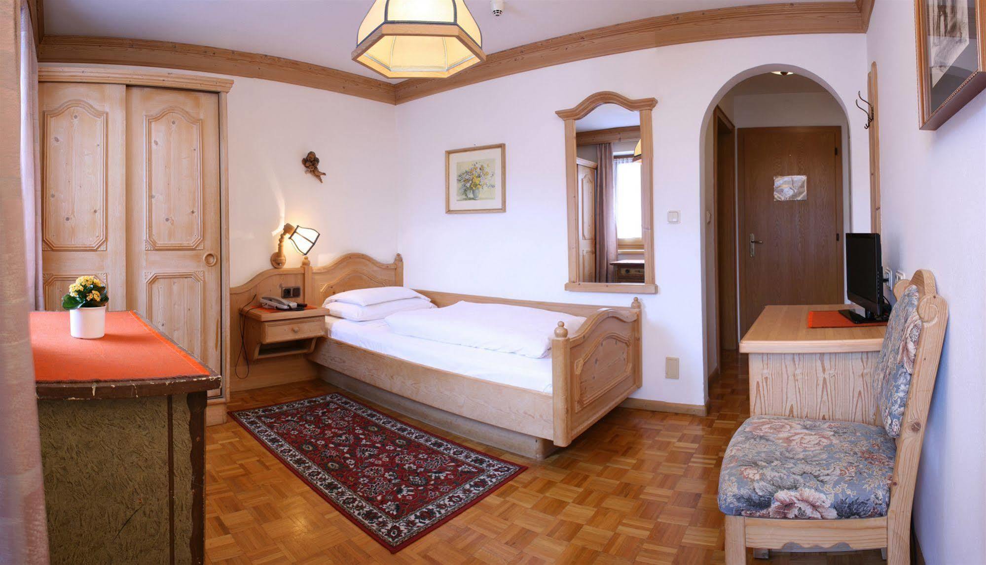 Hotel Dolomiti Madonna Ortisei Ngoại thất bức ảnh